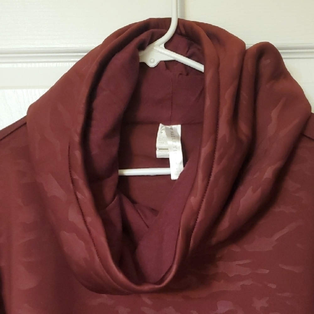 Fabletics Camo LOTTA cocoon Black Cherry large - Picture 9 of 12